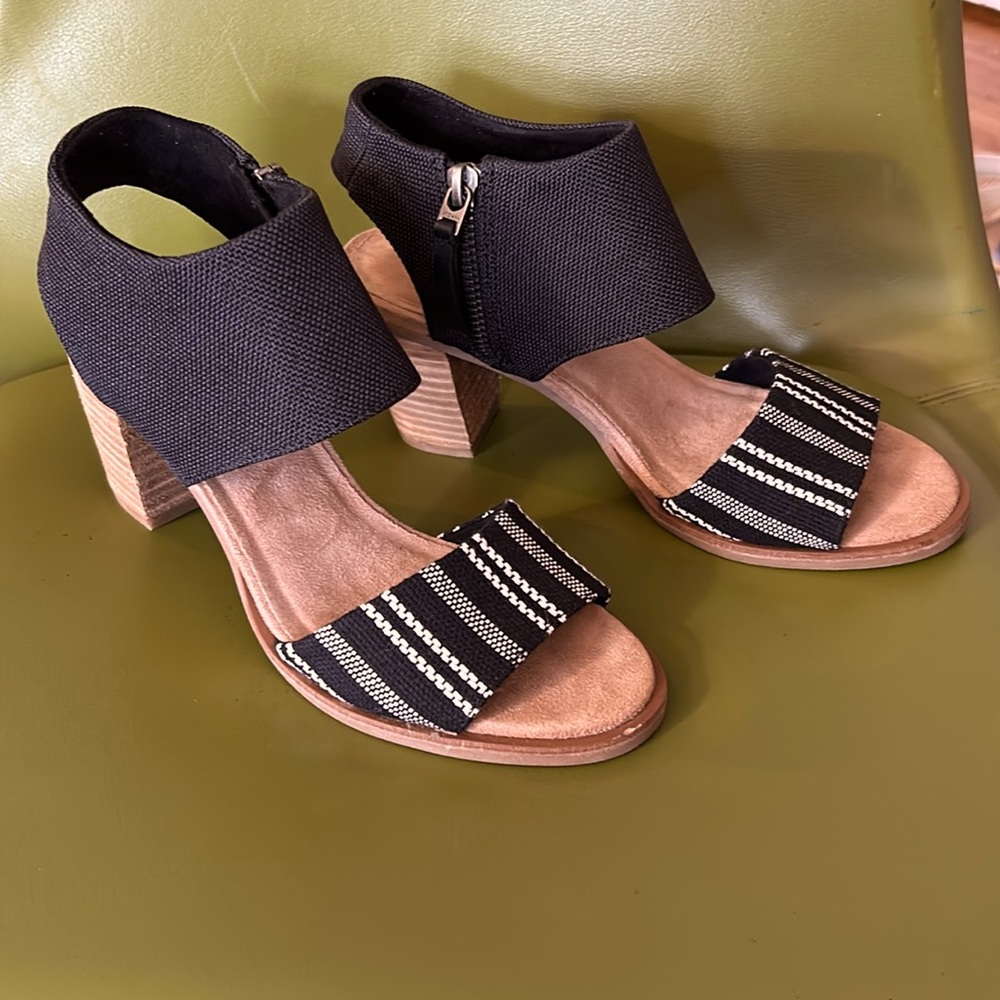 TOMS SANDALS
